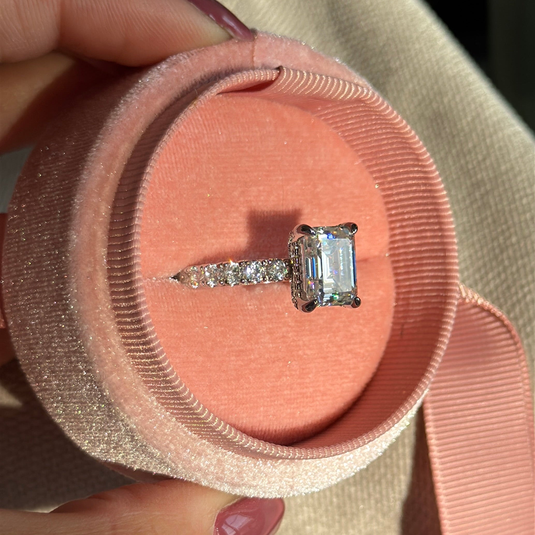 4ct emerald cut moissanite ring / diamant emeraude baue fiancelle anillo de compromiso engagement ring