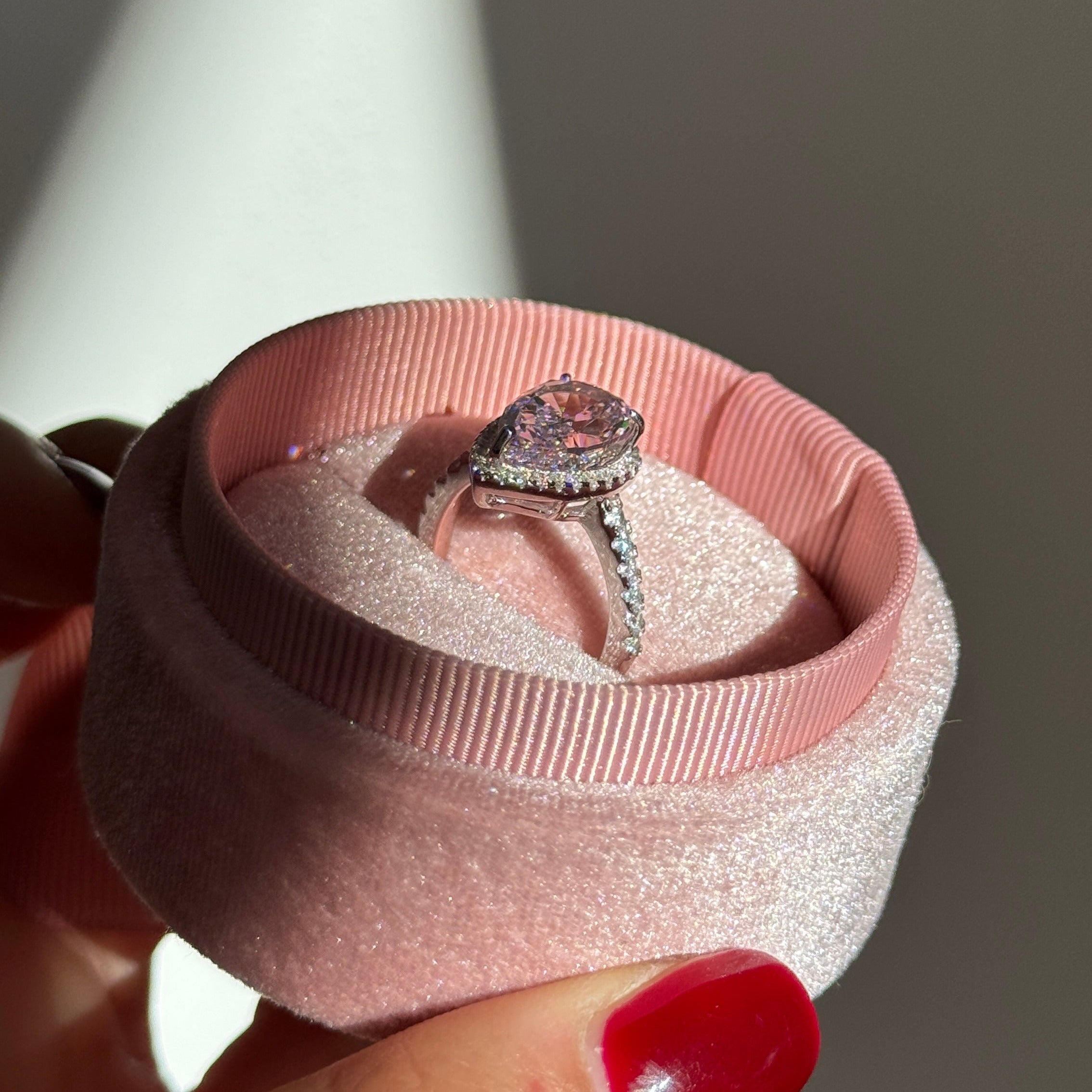 ANILLO HALO ROSA CORTE PERA PLATA 925