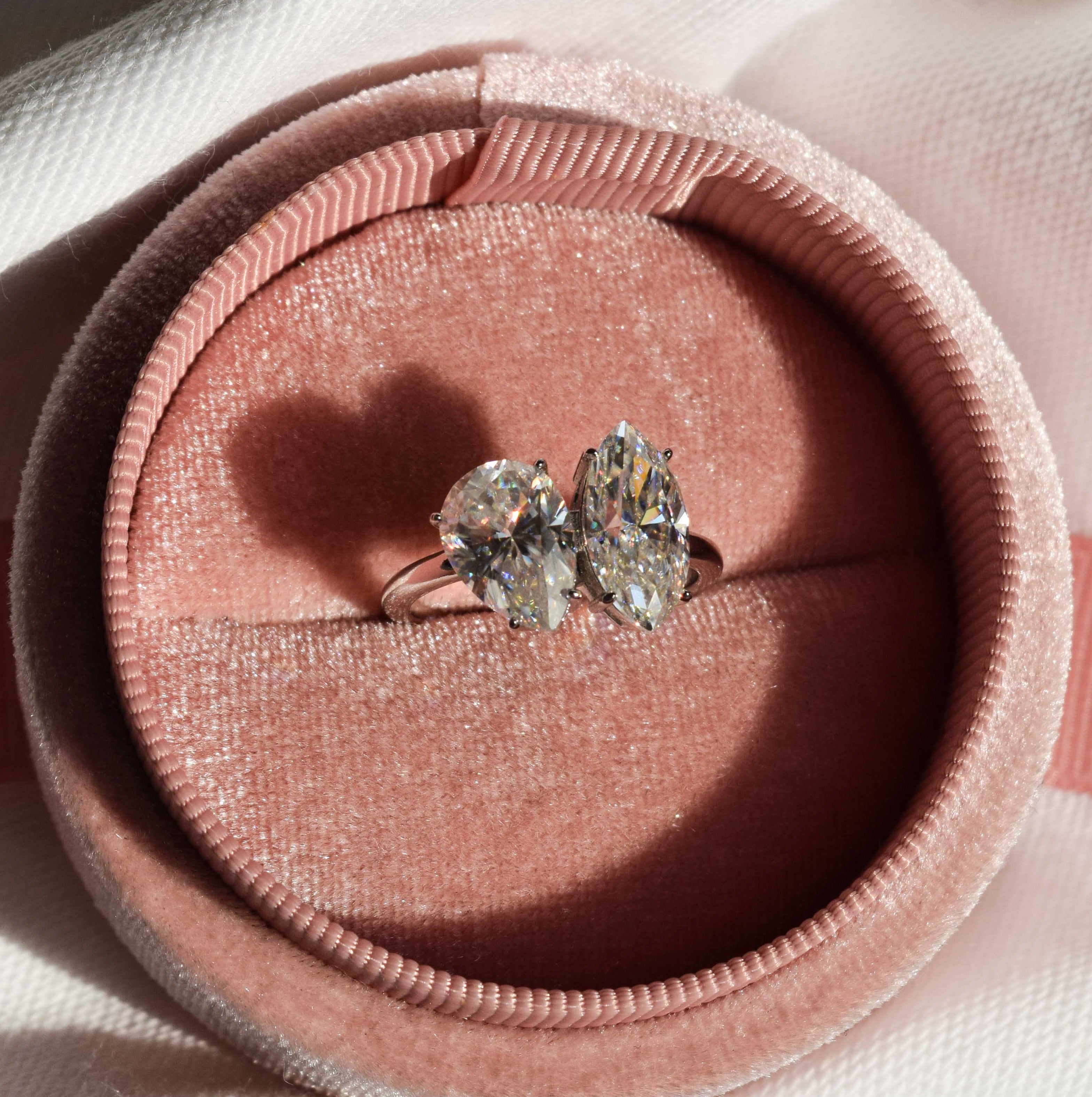 Anillo corte marquise y pera