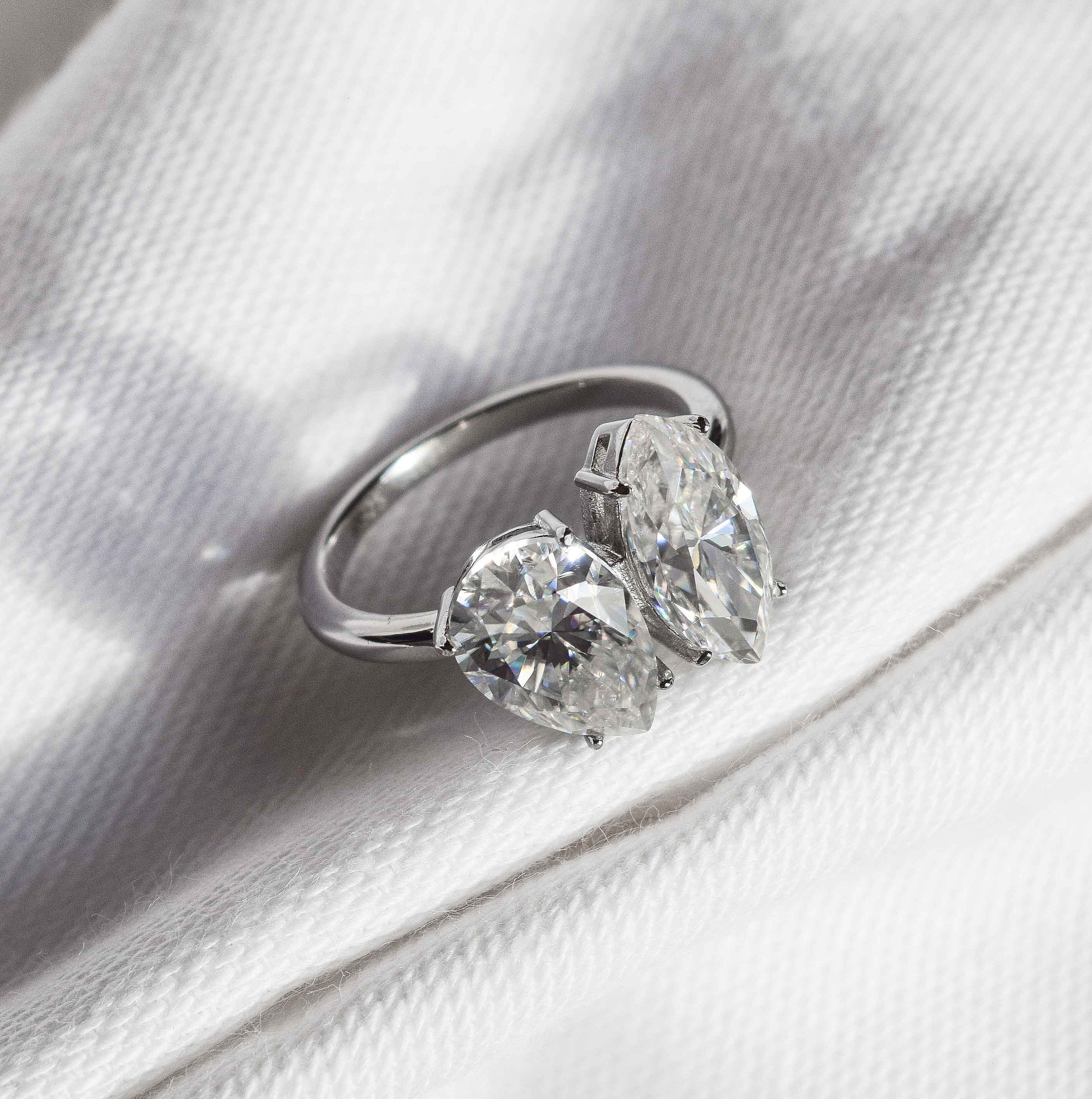 Anillo corte marquise y pera