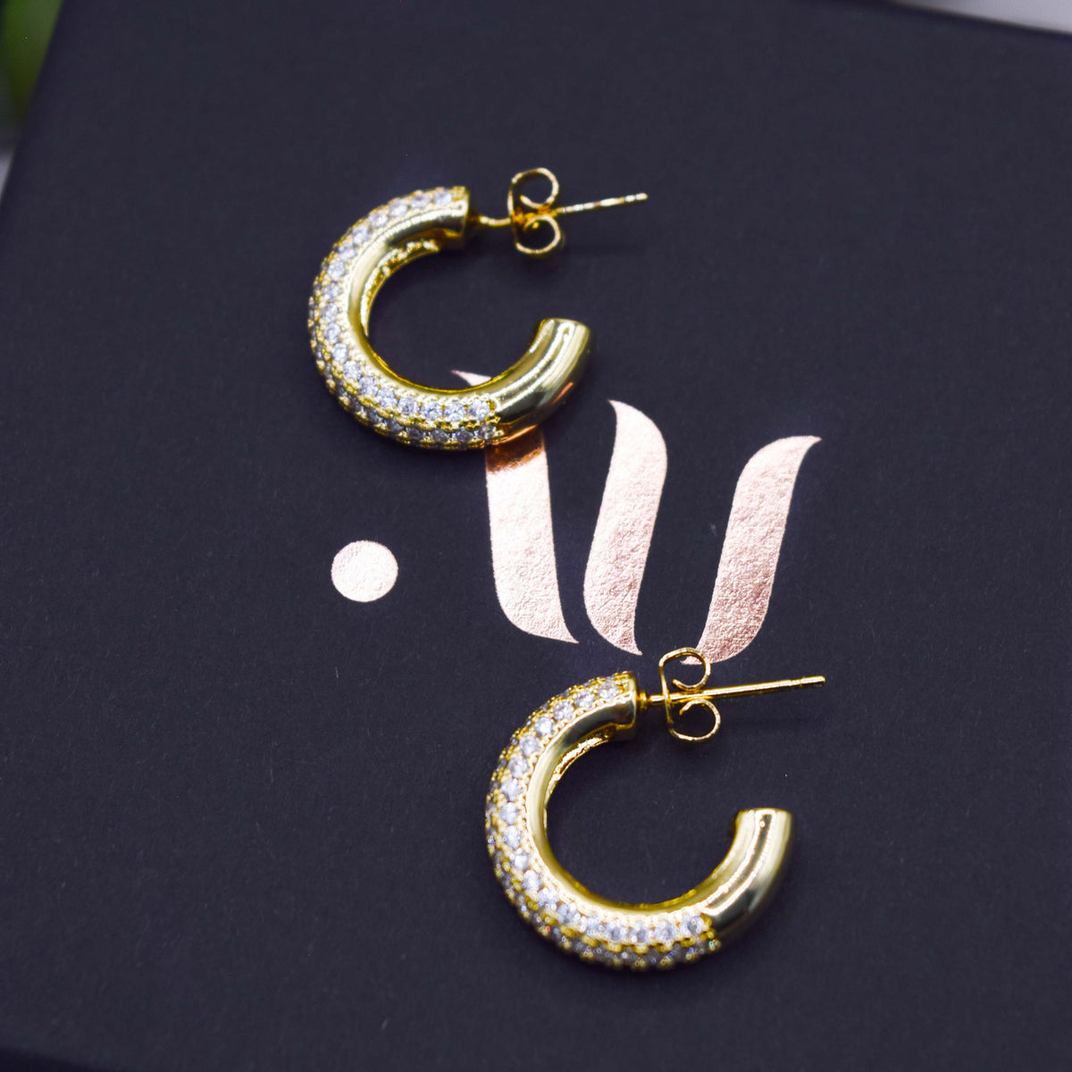 KIMALA HOOPS / ARRACADAS CON ZIRCONIAS – Aurum Jewelry Store