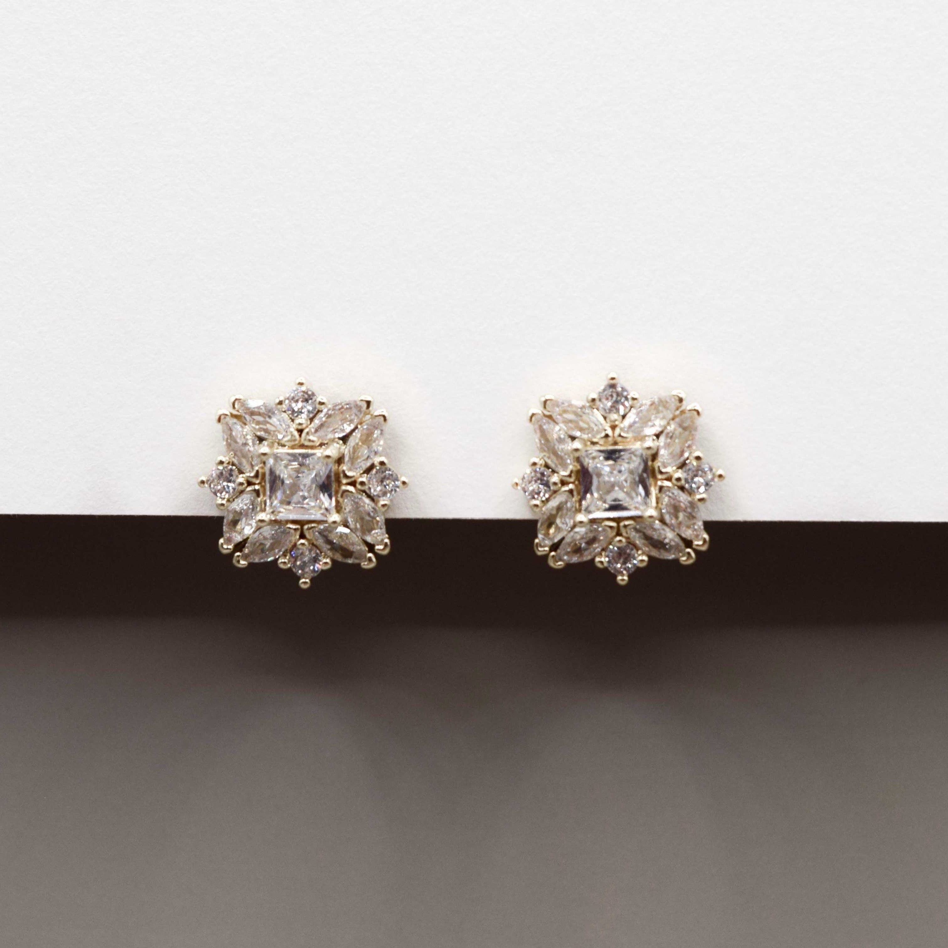 AURELIE STUDS