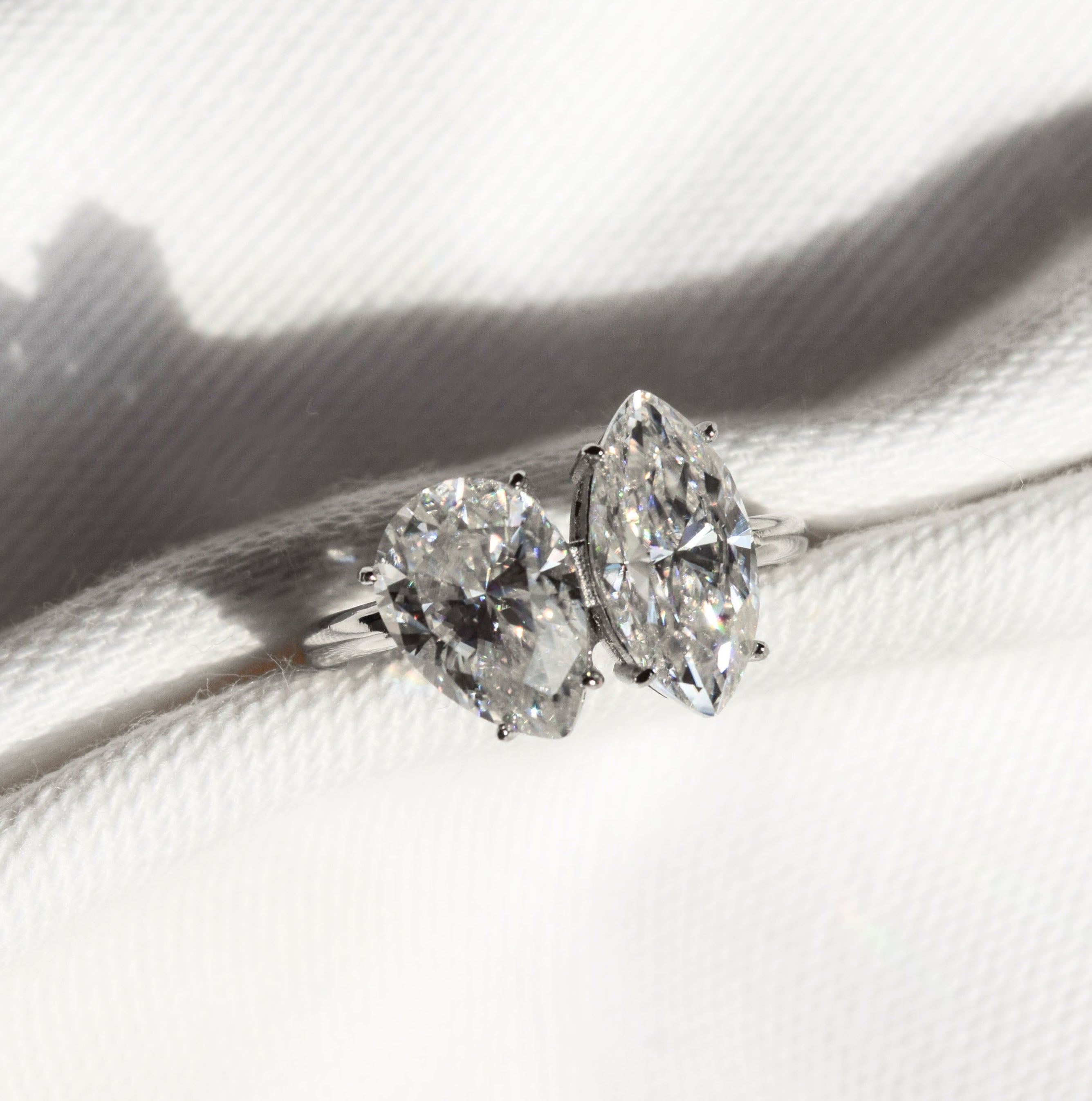 Anillo corte marquise y pera
