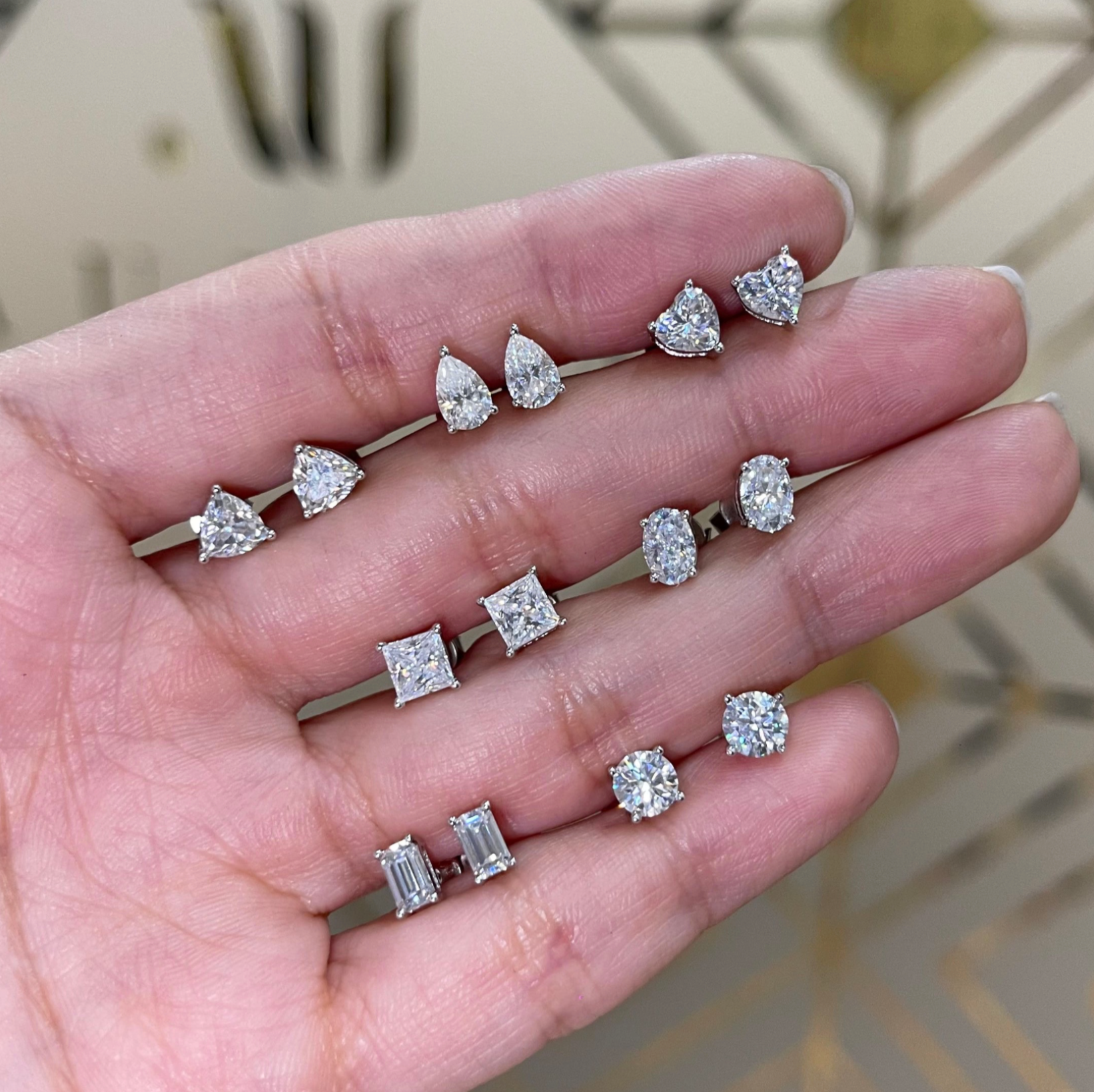 ROUND CUT 0.5 CT STUDS