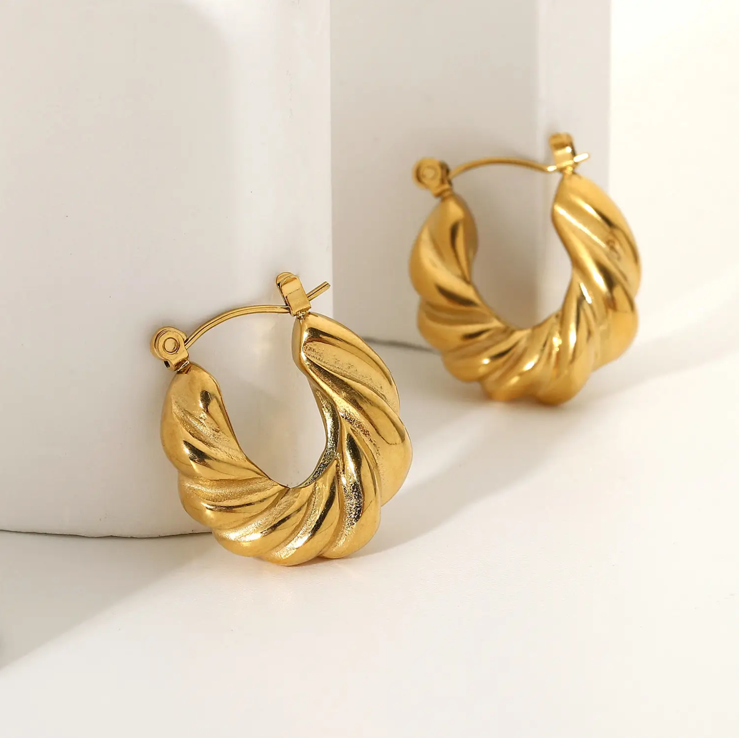 TWIST BOLD HOOPS