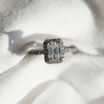 anillo halo corte esmeralda moissanita diamante