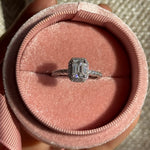 anillo halo corte esmeralda moissanita diamante / engagement ring / emerald halo ring / bague fiancelle / moissante /diamond /diamante