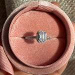 anillo halo corte esmeralda moissanita diamante / engagement ring / emerald halo ring / bague fiancelle / moissante /diamond /diamante