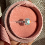 anillo halo corte esmeralda moissanita diamante / engagement ring / emerald halo ring / bague fiancelle / moissante /diamond /diamante