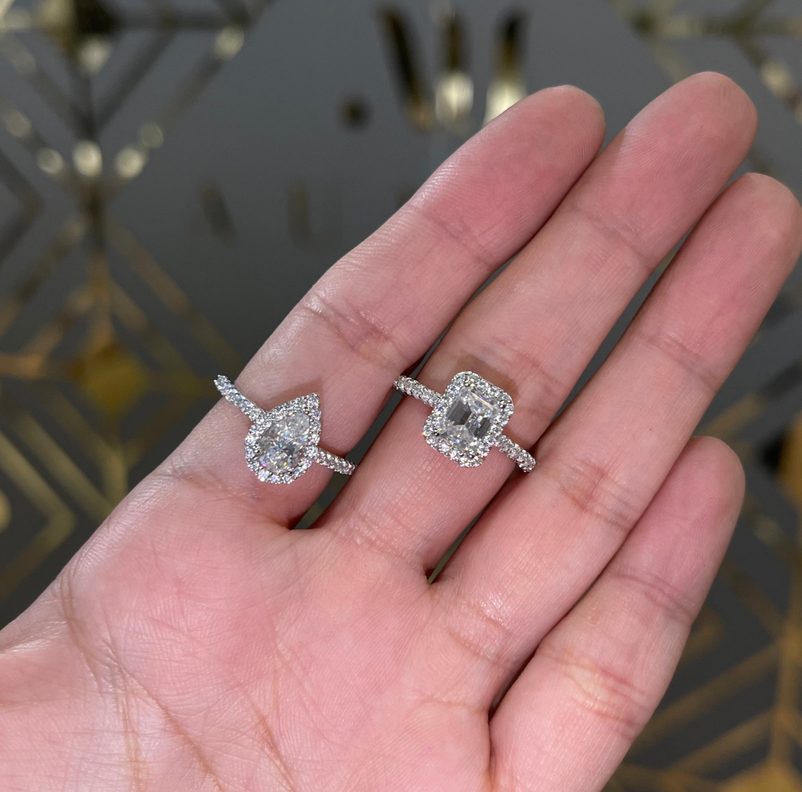anillo halo corte esmeralda moissanita diamante