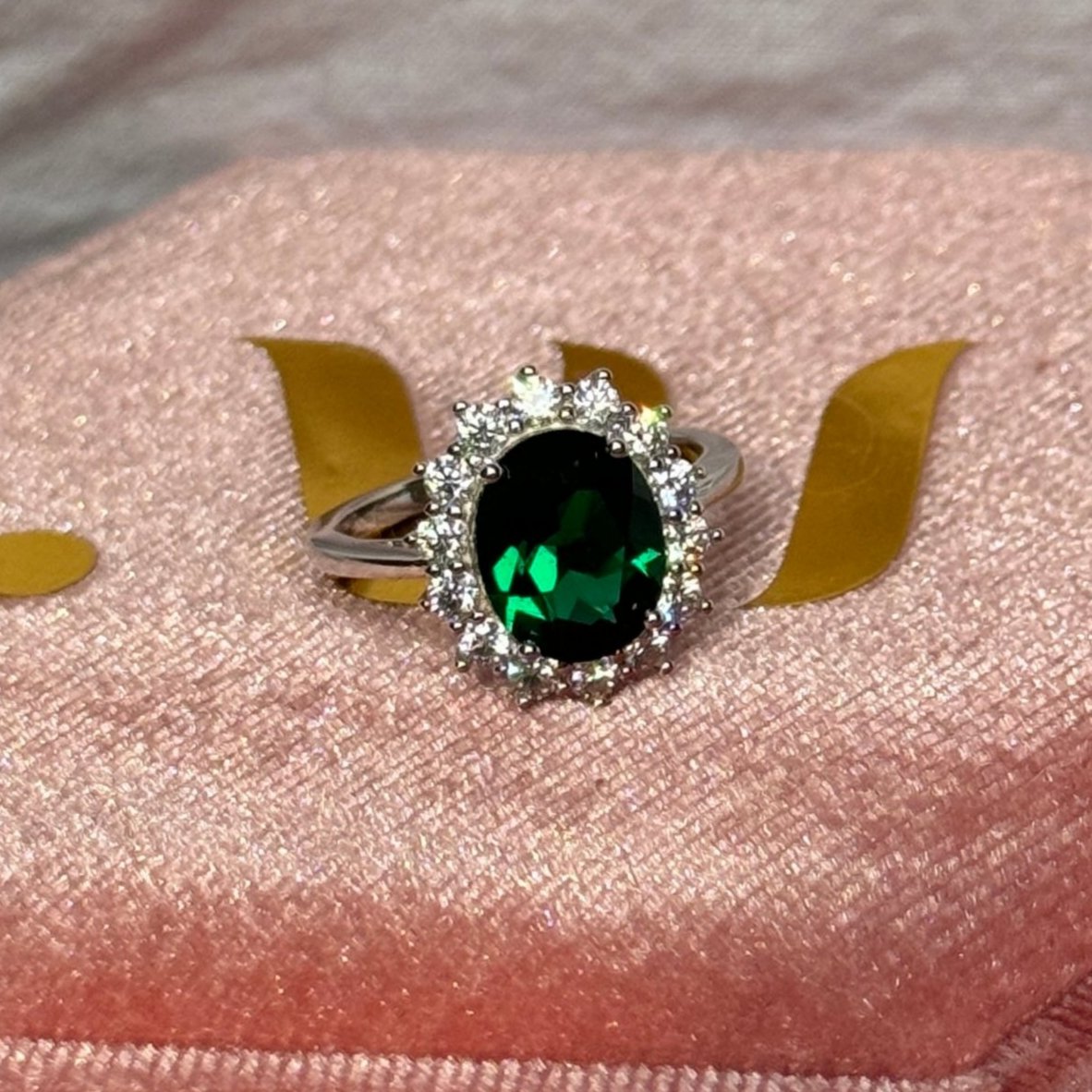 anillo halo verde