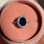 margaret halo moissanitas verde, anillo de moissanita, anillo de esmeralda de laboratorio con diamantes de moissanita, anillo de compromiso de moissanita, wedding ring, wedding jewelry, bague fiancelle,  joyeria de moissanita, joyeria fina, joailerie france joailerie saint tropez bijoux st tropez, 