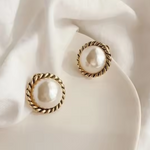 broquel de perla en plata esterlina, aretes de perlaen plata 925, aretes de plata, joyeria de plata,  arete de moda, accesorios, joyeria de moda, bisutería, joyería mexicana, joyeria, joyeria chic, joyas trendy