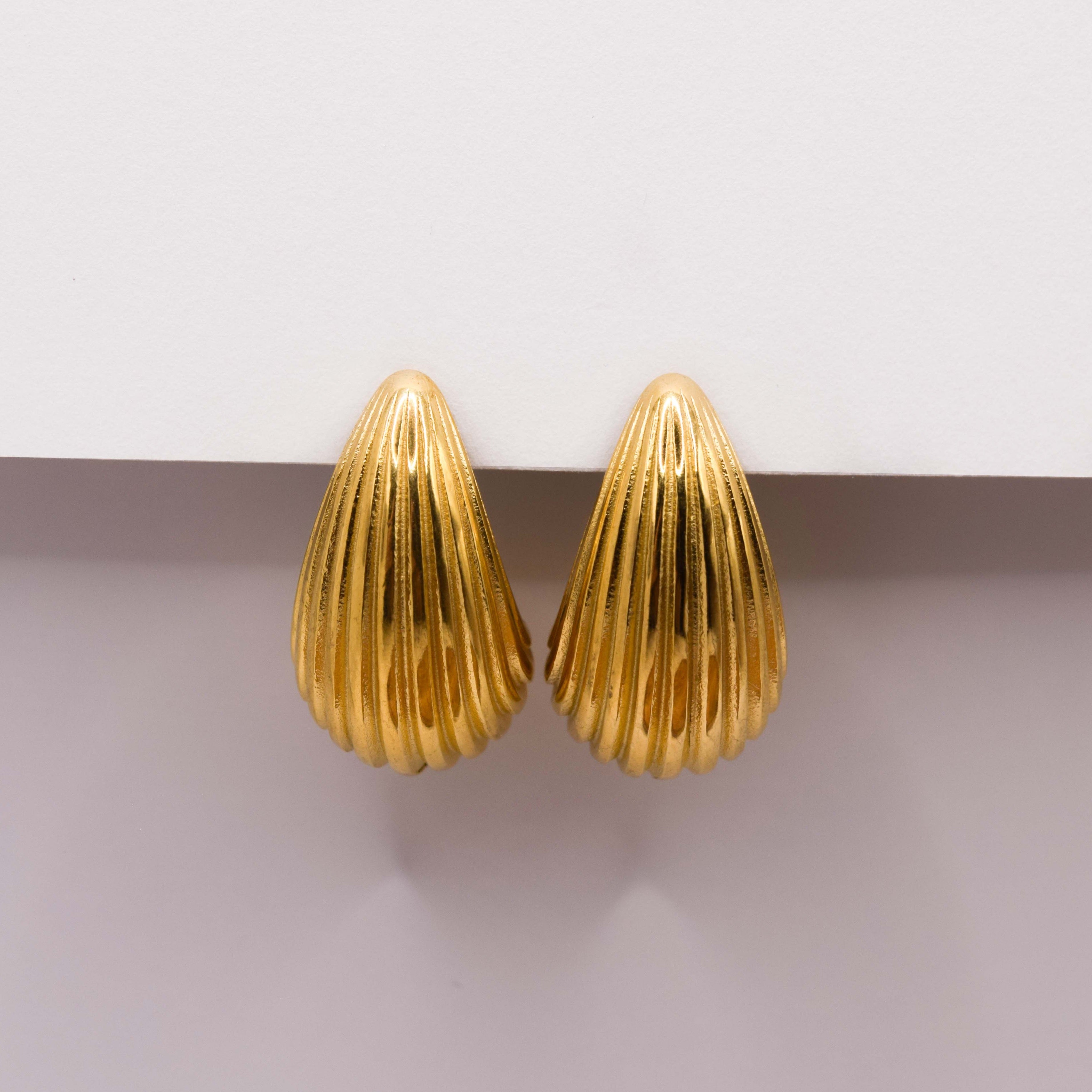 aretes concha gota en acero inoxidable