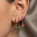aretes de estrellas de colores, huggies de colores, aretes estelares, aretes hipoalergénicos, joyeria hipoalergénica,arete de moda, accesorios, joyeria de moda, bisutería, joyería mexicana, joyeria, joyeria trendy