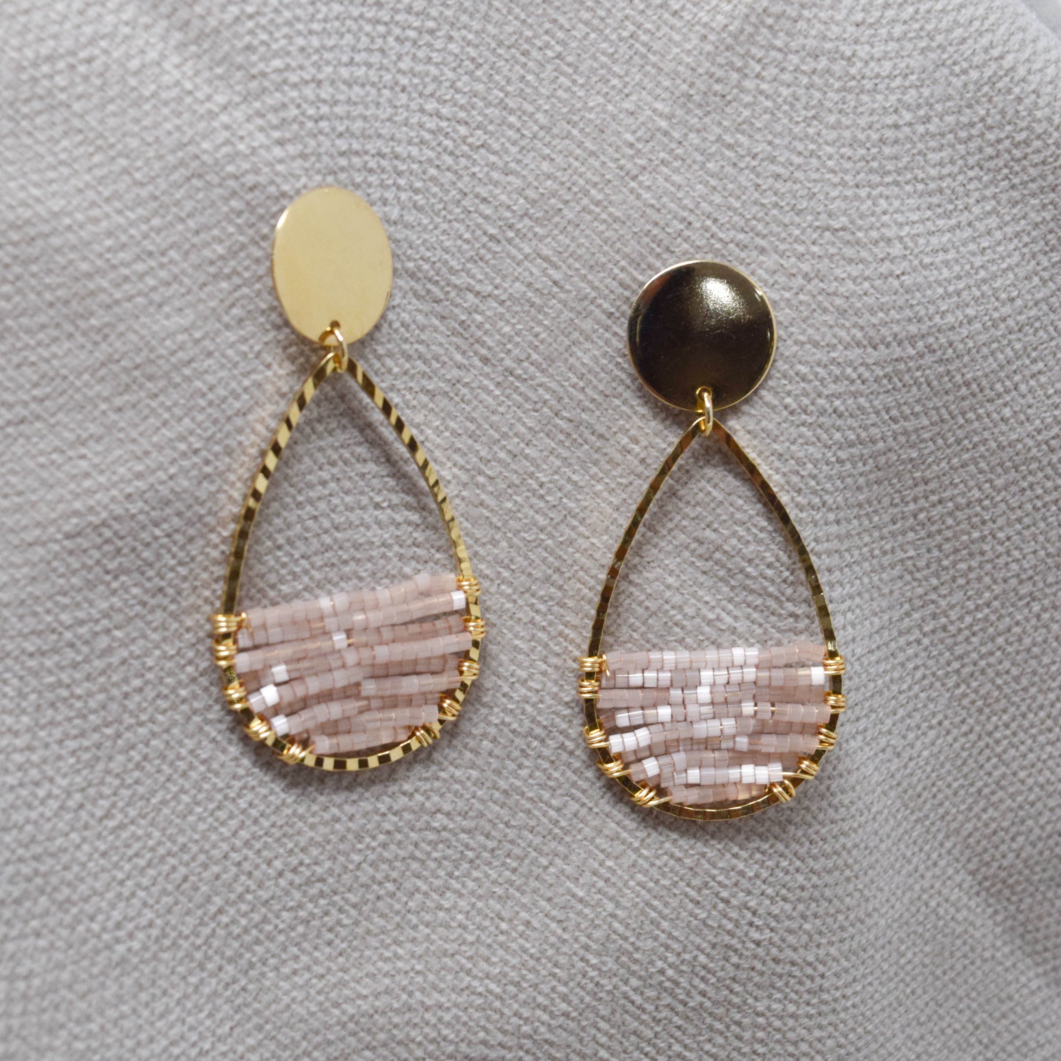 aretes rosa con dorado 