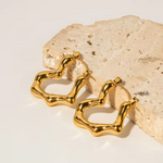 arracadas de corazón, arracadas bambú, arracadas chunky, aretes de corazón,   arete de moda, accesorios, joyeria de moda, bisutería, joyería mexicana, joyeria, joyeria chic, joyas trendy