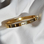 brazalete dorado rigido