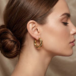 arracada twist, arracada chunky, arracadas de acero inoxidable, aretes de acero inoxidable, aretes hipoalergénicos, joyeria hipoalergénica,  arete de moda, accesorios, joyeria de moda, bisutería, joyería mexicana, joyeria, joyeria chic, joyas trendy 