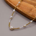 collar de perlas con detalles en baño de oro,  collar de playa con perlas naturales, joyeria de baño de oro, joyería mexicana 
