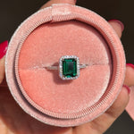 emerald halo moissanite ring / bague emeraude / anillo esmeralda con moissaniitas
