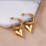 aretes de corazón, arracadas de dije de corazón, aretes de acero con corazones, aretes hipoalergénicos, joyeria hipoalergénica,arete de moda, accesorios, joyeria de moda, bisutería, joyería mexicana, joyeria, joyeria chic, joyas trendy 