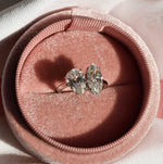 marquise and pear diamond moissanite ring / anillo moissanita diamante corte pera y marquis bague diamant bague fiancelle