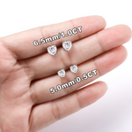 moissanite heart cut diamond studs / aretes broqueles de diamantes moissanita