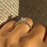 oval cut 1ct moissanite diamond ring / engagement ring / anillo compromiso / 1ct oval diamante moissanita / anillo pave / pave ring / bague fiancelle / bague diamant 