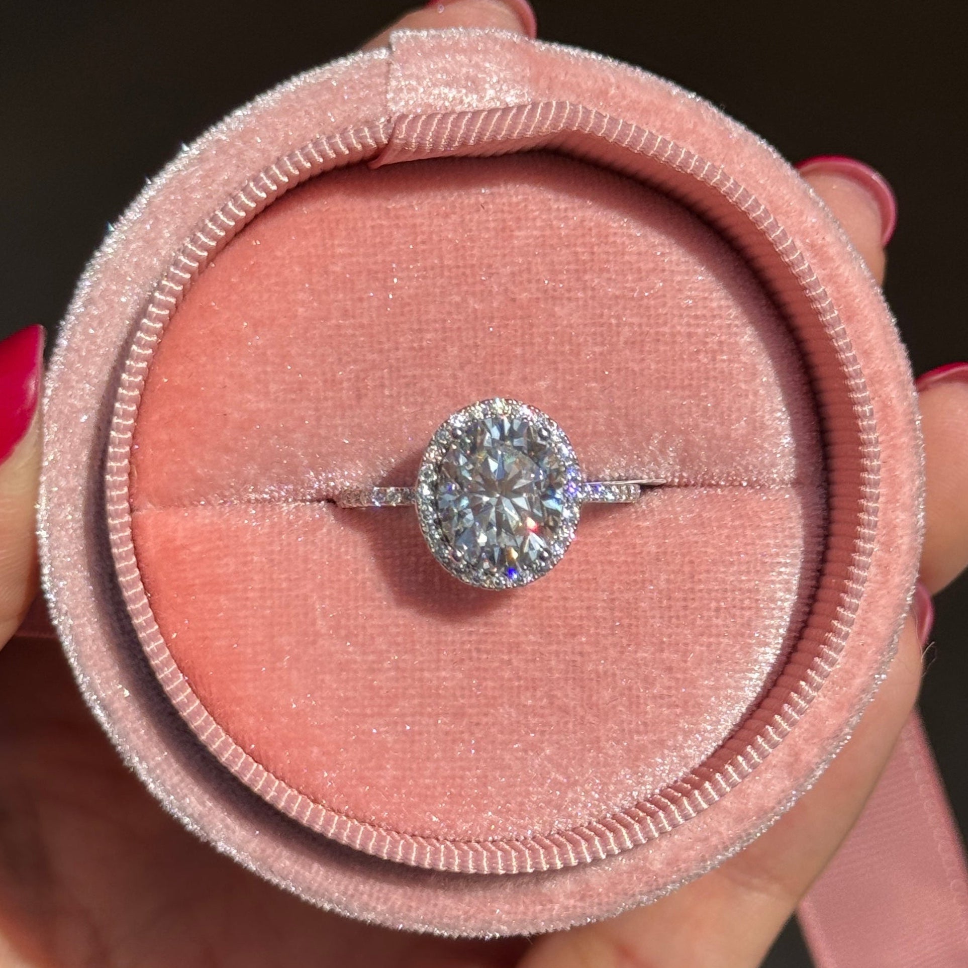 oval cut moissanite ring / anillo oval diamante / bague diamant