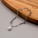 pulsera de plata con perlas naturales, pulsera clip con perlas naturales, joyeria de plata, joyeria de eventos, joyeria de bodas, aretes hipoalergénicos, joyeria hipoalergénica,arete de moda, accesorios, joyeria de moda, bisutería, joyería mexicana, joyeria, joyeria trendy