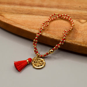 pulsera roja de cuentas con baño de oro