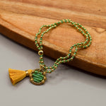 pulsera verde de cuentas con baño de oro 18k y motitas