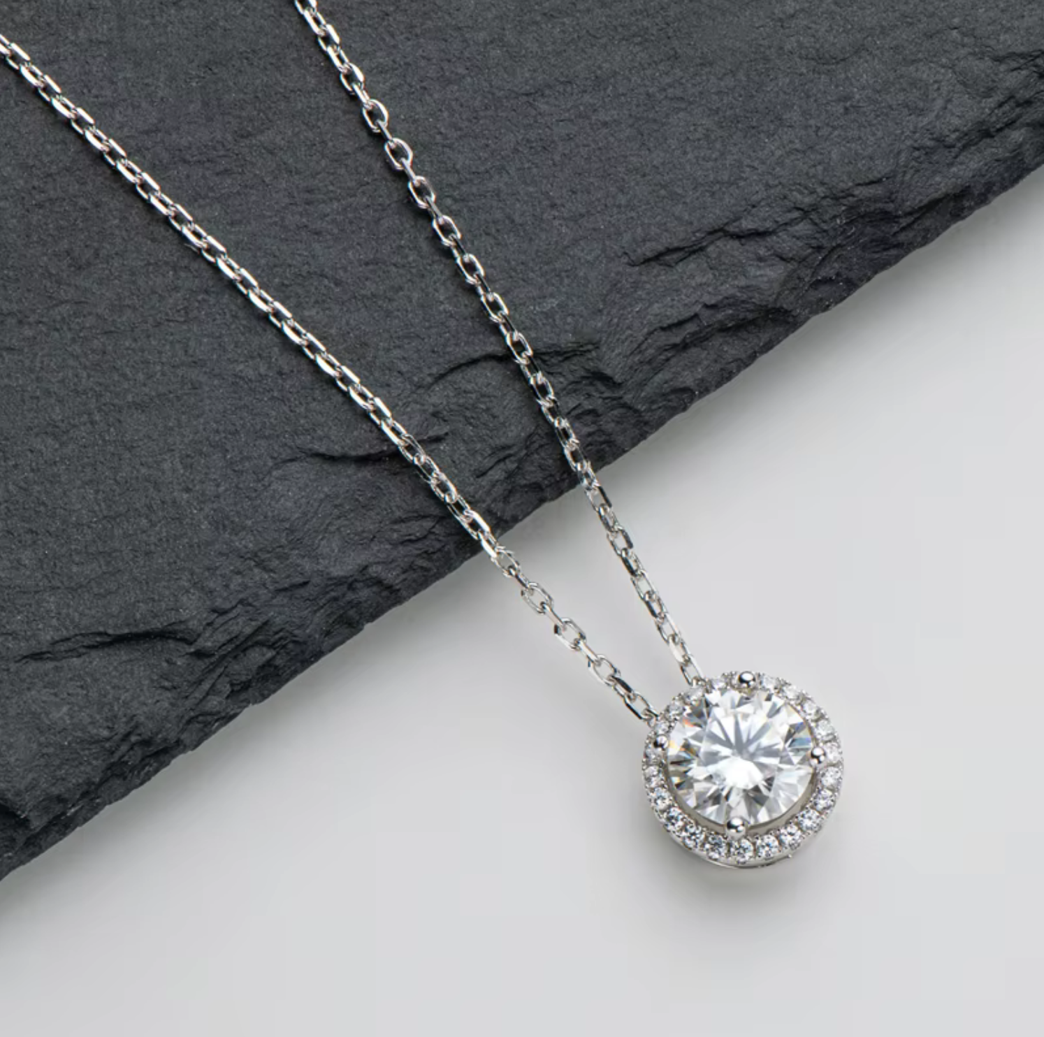 round halo moissanite diamond necklace / diamante moissanita collar / collier diamant moissanite 