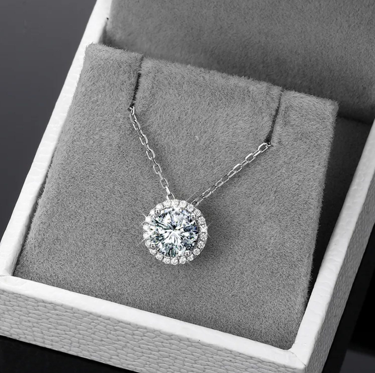 round halo moissanite diamond necklace / diamante moissanita collar / collier diamant moissanite 