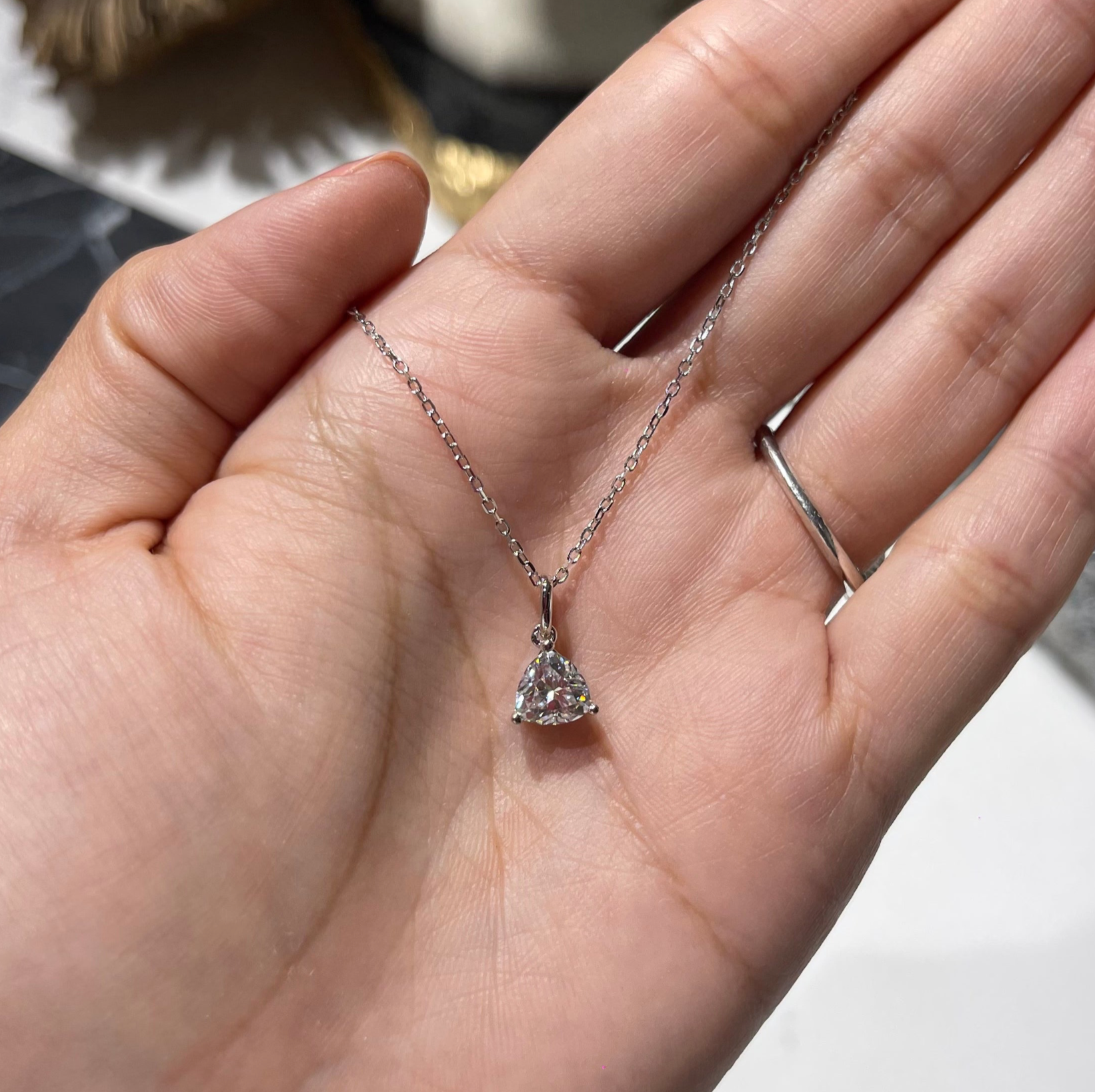 trillion cut diamond necklace / collar moissanita / collier diamant moissanite