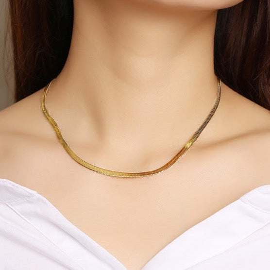 ESSENTIAL SNAKE NECKLACE