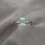 anillo corte esmeralda solitario esmeralda diamante moissanita / anillo compromiso / engagement ring emerald cut ring / moissanite emerald cut ring / bague fiancelle emeraude diamant diamond diamante