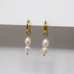 huggies de perlas naturales en acero inoxidable, aretes acero inoxidable, aretes de perlas naturales , aretes perlas barrocas, bisutería, joyeria de playa, joyeria mexicana