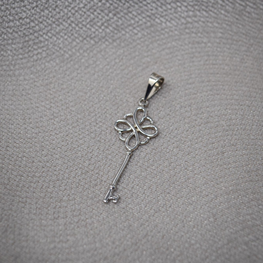 SILVER CLOVER KEY