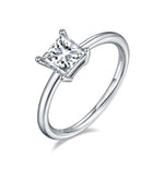 princess cut moissanite diamond ring / engagement ring / anillo corte princesa moissanita diamante anillo de compromiso / bague fiancelle bague diamant bague moissanite