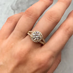 round halo diamond moissanite engagement ring / anillo de compromiso anillo de diamantes moissanita bague fiancelle halo diamant
